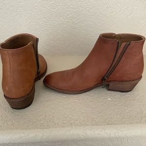 Frye boots size 7 - never been worn. Got as a gift & never wore them.